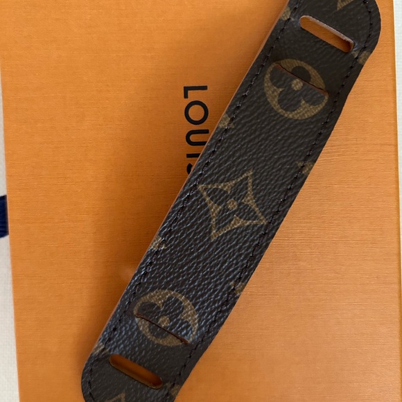 NEW Louis Vuitton Monogram Strap Shoulder “Pad” - Picture 3 of 10